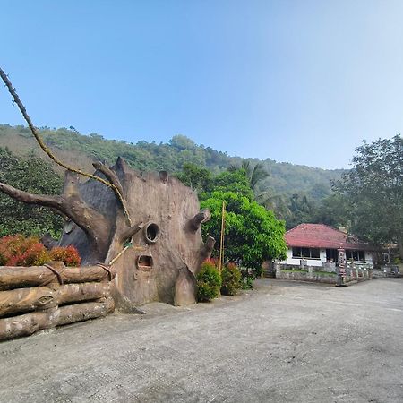 Forest And River Edge Resort Канур Екстериор снимка