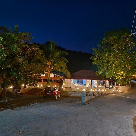 Forest And River Edge Resort Канур Екстериор снимка