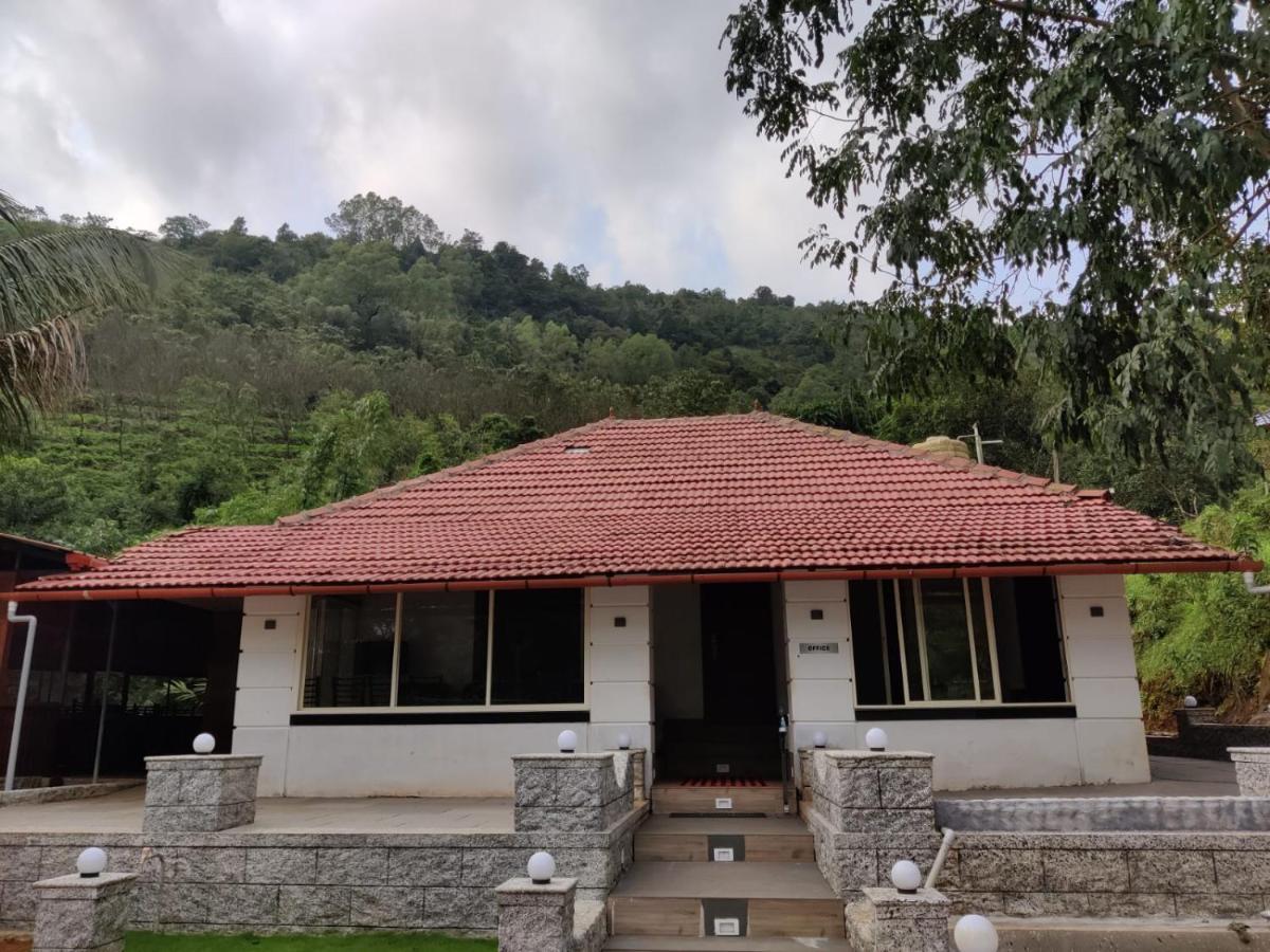 Forest And River Edge Resort Канур Екстериор снимка
