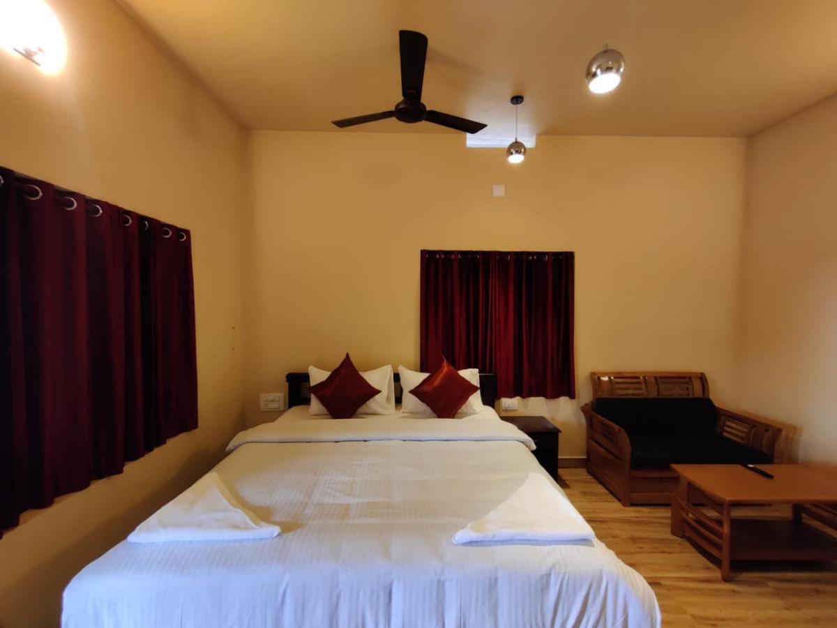 Forest And River Edge Resort Канур Екстериор снимка