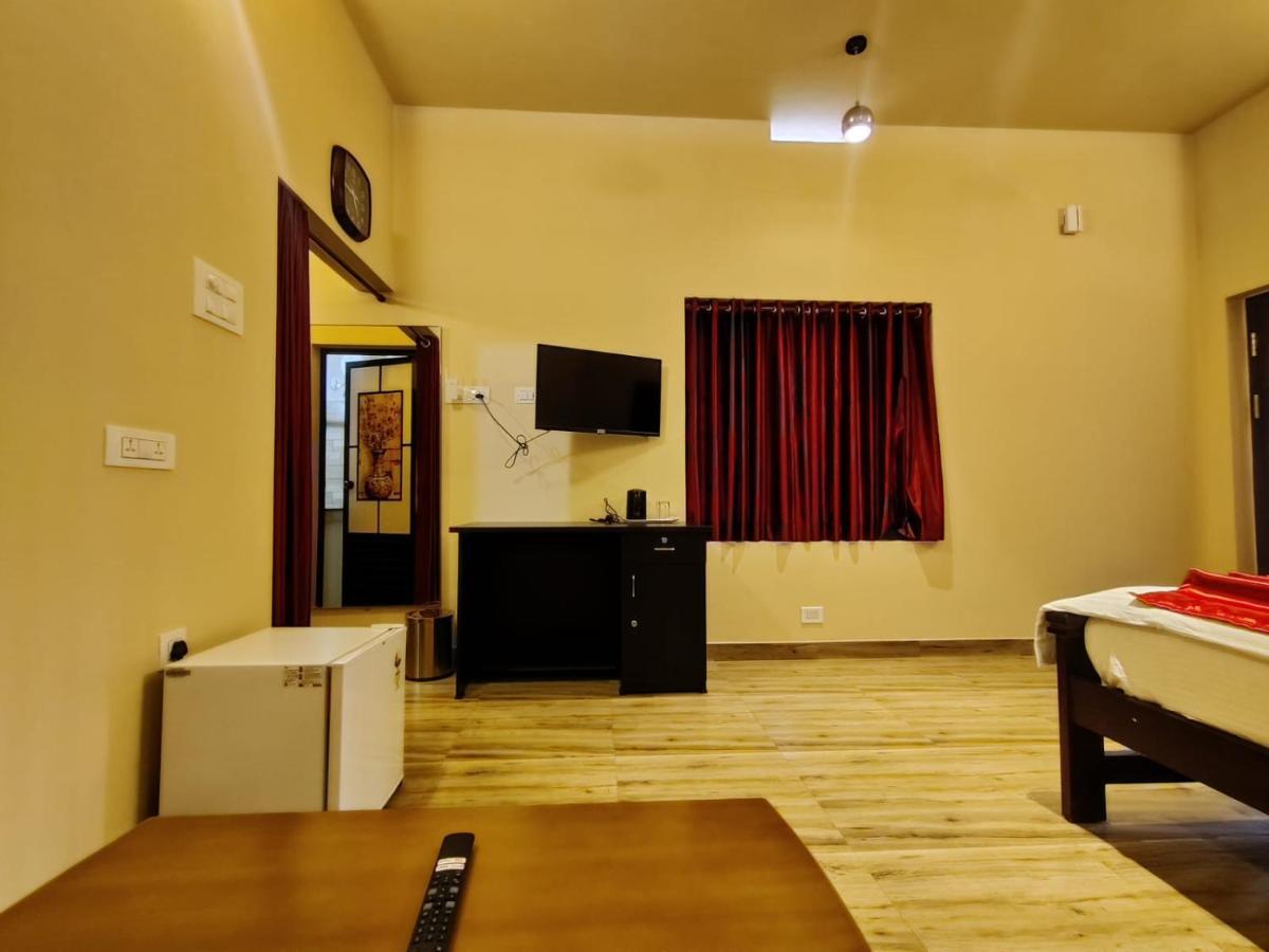 Forest And River Edge Resort Канур Екстериор снимка