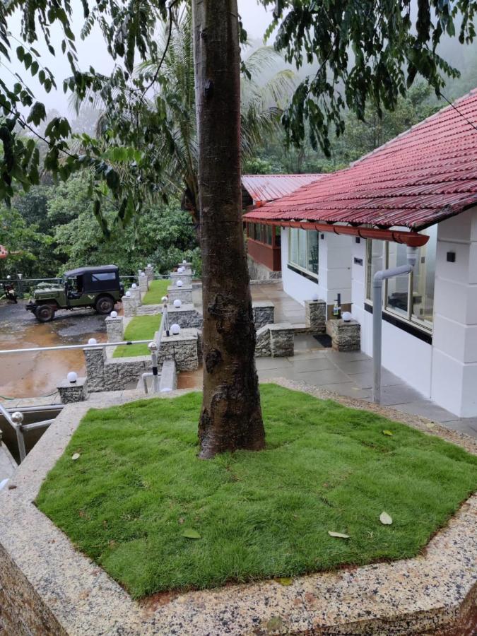 Forest And River Edge Resort Канур Екстериор снимка