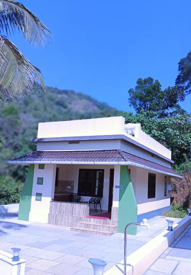 Forest And River Edge Resort Канур Екстериор снимка